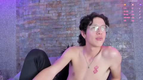 Snapshot of manu_vera8 chatting on 01-05-25, 01:45 Manuel online show from 01-05-25, 01:45