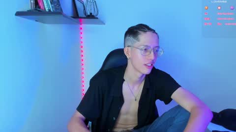 Snapshot of manu_vera8 chatting on 01-11-25, 11:35 Manuel online show from 01-11-25, 11:35