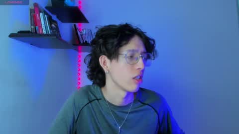 Snapshot of manu_vera8 chatting on 02-15-25, 08:22 Manuel online show from 02-15-25, 08:22