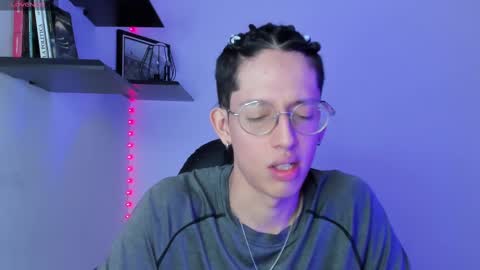 Snapshot of manu_vera8 chatting on 03-11-25, 07:58 Manuel online show from 03-11-25, 07:58