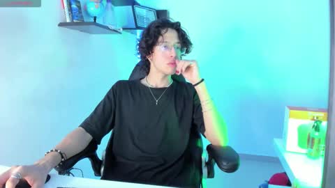 Snapshot of manu_vera8 chatting on 10-21-25, 02:45 Manuel online show from 10-21-25, 02:45