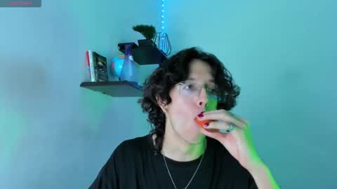 Snapshot of manu_vera8 chatting on 10-28-25, 03:10 Manuel online show from 10-28-25, 03:10