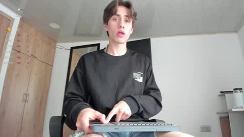 manucute 23  online show from 01-02-25, 04:35