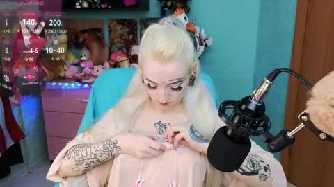 Snapshot of manuela_unicorn chatting on 02-10-25, 12:52 Manuela online show from 02-10-25, 12:52