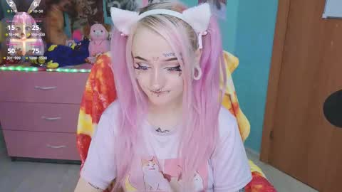 Snapshot of manuela_unicorn chatting on 10-18-25, 04:48 Manuela online show from 10-18-25, 04:48