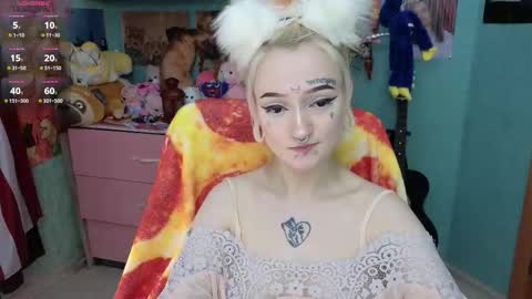 Snapshot of manuela_unicorn chatting on 11-16-25, 08:03 Manuela online show from 11-16-25, 08:03