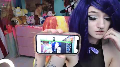 Snapshot of manuela_unicorn chatting on 11-19-25, 10:10 Manuela online show from 11-19-25, 10:10