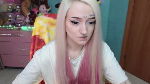 Snapshot of manuela_unicorn chatting on 11-25-25, 04:12 Manuela online show from 11-25-25, 04:12