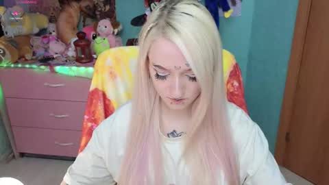 Snapshot of manuela_unicorn chatting on 11-26-25, 03:18 Manuela online show from 11-26-25, 03:18