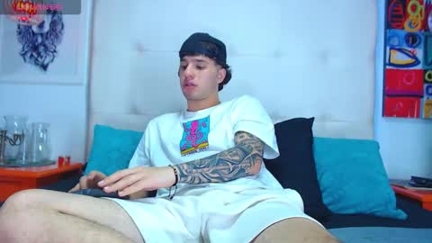 Manuel online show from 03-18-26, 04:37