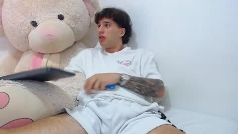 Snapshot of manuelr77 chatting on 05-07-26, 07:08 Manuel online show from 05-07-26, 07:08