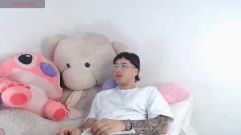 Snapshot of manuelr77 chatting on 05-16-26, 12:29 Manuel online show from 05-16-26, 12:29