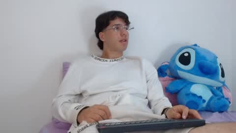 Snapshot of manuelr77 chatting on 06-04-26, 02:28 Manuel online show from 06-04-26, 02:28