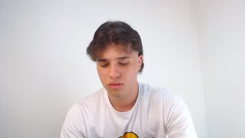 Snapshot of manuelr77 chatting on 06-14-26, 02:24 Manuel online show from 06-14-26, 02:24