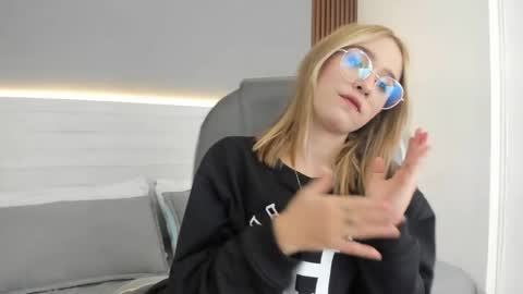 Snapshot of mara_33 chatting on 12-16-25, 08:14 mara_33 online show from 12-16-25, 08:14