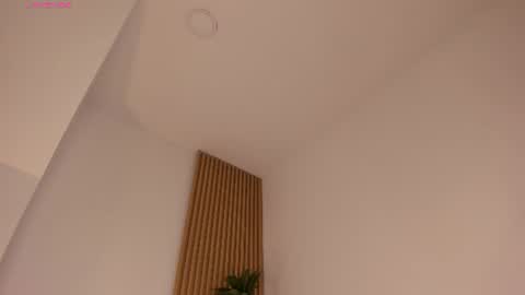 Snapshot of mara_betancurt chatting on 06-13-26, 09:02 Mara online show from 06-13-26, 09:02