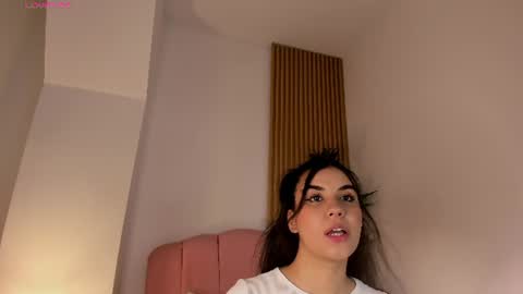 Snapshot of mara_betancurt chatting on 06-14-26, 08:22 Mara online show from 06-14-26, 08:22
