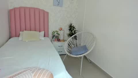 Snapshot of mara_galle chatting on 04-29-26, 12:09 Mara online show from 04-29-26, 12:09