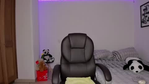 Snapshot of maragirl chatting on 10-19-25, 12:00 Mara online show from 10-19-25, 12:00