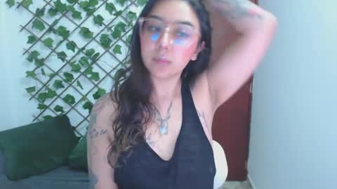 Snapshot of marce_bunny chatting on 10-01-25, 01:44 Marcela online show from 10-01-25, 01:44