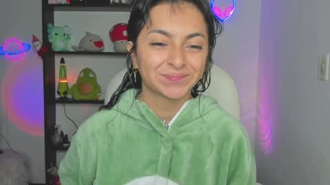 Snapshot of marcelinegh chatting on 02-04-25, 10:43 Marceline online show from 02-04-25, 10:43