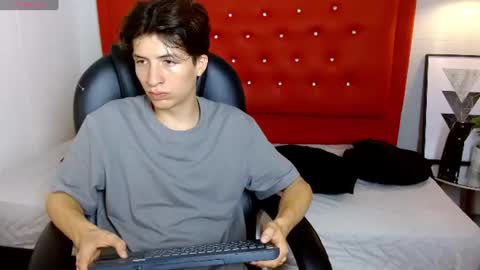 Snapshot of marcoviolet chatting on 06-21-26, 11:57 marcoviolet online show from 06-21-26, 11:57