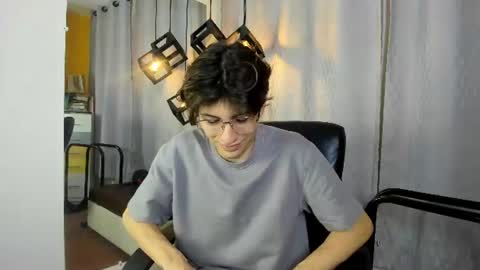 Snapshot of marcoviolet chatting on 06-27-26, 06:13 marcoviolet online show from 06-27-26, 06:13