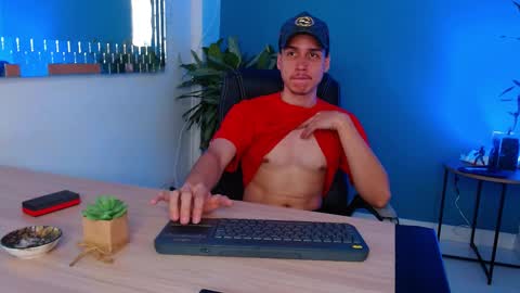 Snapshot of marcus_hanks chatting on 02-28-25, 12:43 Marcus Hanks online show from 02-28-25, 12:43