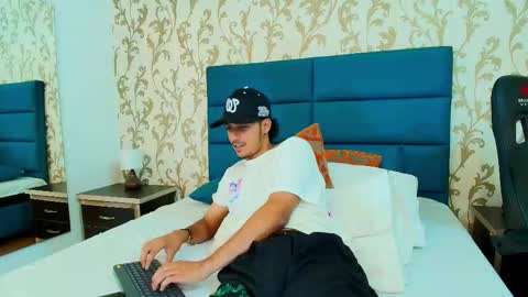 Snapshot of marcus_jeron chatting on 10-03-25, 04:20 marcus_jeron online show from 10-03-25, 04:20