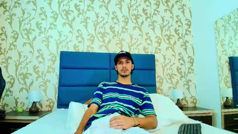 Snapshot of marcus_jeron chatting on 11-15-25, 11:43 marcus_jeron online show from 11-15-25, 11:43