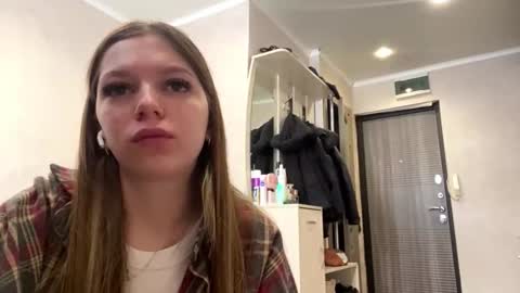 Mia online show from 02-06-26, 05:34