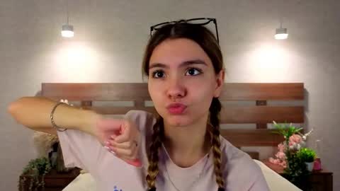 Snapshot of margiedavidson chatting on 02-02-26, 08:35 Call me Margie33 online show from 02-02-26, 08:35