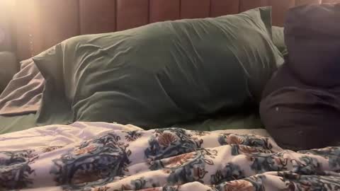 Elle online show from 11-26-25, 04:02