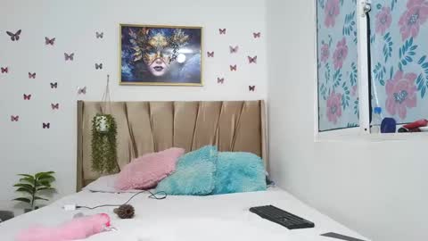 Snapshot of mari_curls chatting on 09-20-25, 03:29 mari_curls online show from 09-20-25, 03:29