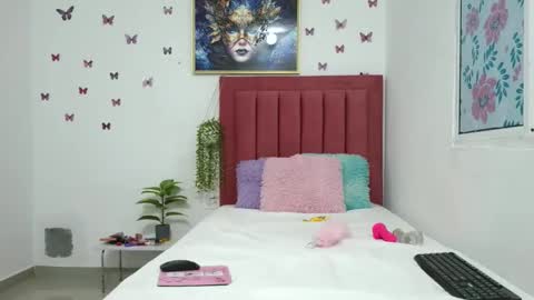 Snapshot of mari_curls chatting on 10-17-25, 10:07 mari_curls online show from 10-17-25, 10:07