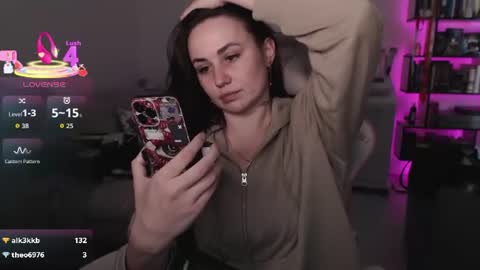 Snapshot of mari_moore7 chatting on 06-18-26, 11:58 mari moore online show from 06-18-26, 11:58
