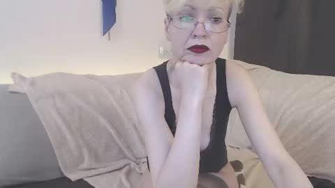 Snapshot of maria_lisica chatting on 06-18-26, 03:16 Mari online show from 06-18-26, 03:16