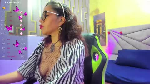 Snapshot of maria_paulac chatting on 02-23-25, 01:42 MARIA online show from 02-23-25, 01:42