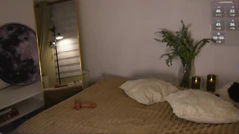 Snapshot of maria_petit chatting on 04-28-26, 12:42 M. online show from 04-28-26, 12:42