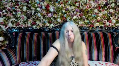 Snapshot of mariabelladonna chatting on 11-28-25, 10:34 Maria online show from 11-28-25, 10:34