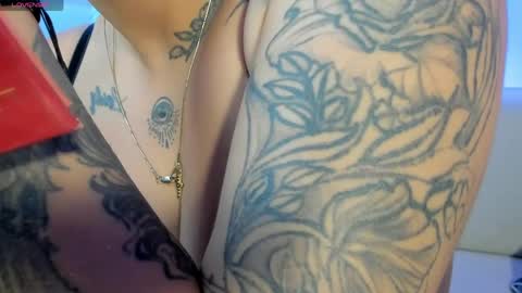 Snapshot of mariaherrera_ chatting on 04-18-26, 08:42 MARIA HERRERA online show from 04-18-26, 08:42