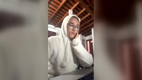 Snapshot of mariam_arango chatting on 04-17-26, 04:48 mariam_arango online show from 04-17-26, 04:48