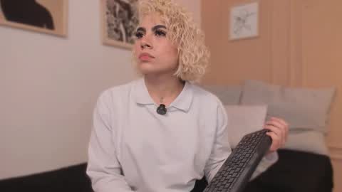 Marian online show from 02-17-26, 07:09