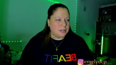 Snapshot of mariana_spellman chatting on 06-15-26, 04:15 Emely online show from 06-15-26, 04:15