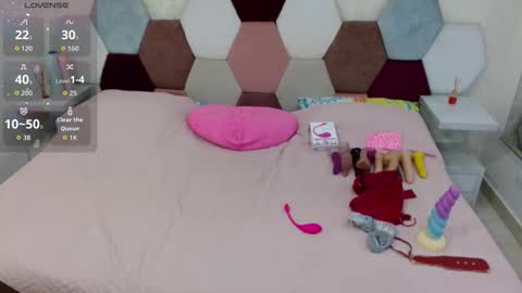 mariana online show from 12-18-25, 05:52