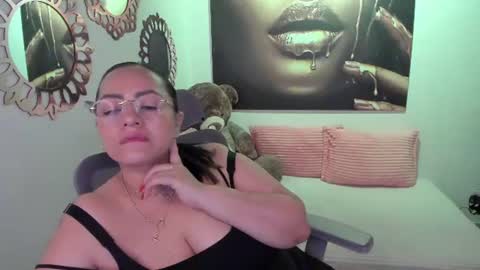 Snapshot of marianalopez81 chatting on 06-30-26, 12:06 Mariana Lopez online show from 06-30-26, 12:06
