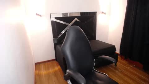 Mariana online show from 12-23-25, 06:33