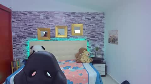 Mariana online show from 12-17-24, 10:43