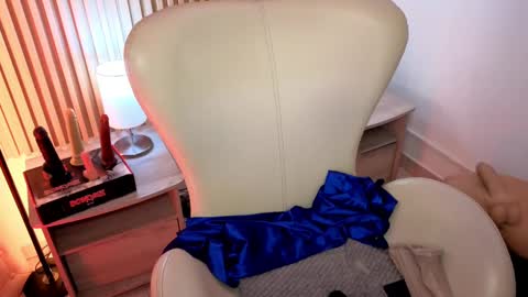 Marian Love  online show from 10-04-25, 10:46