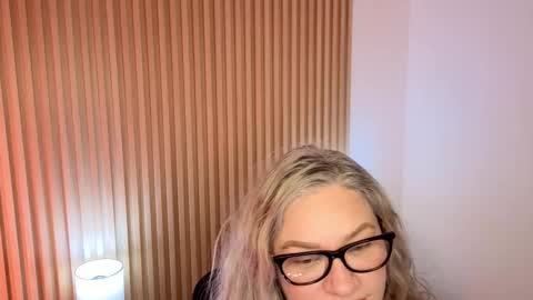 Marian Love  online show from 11-27-25, 10:39